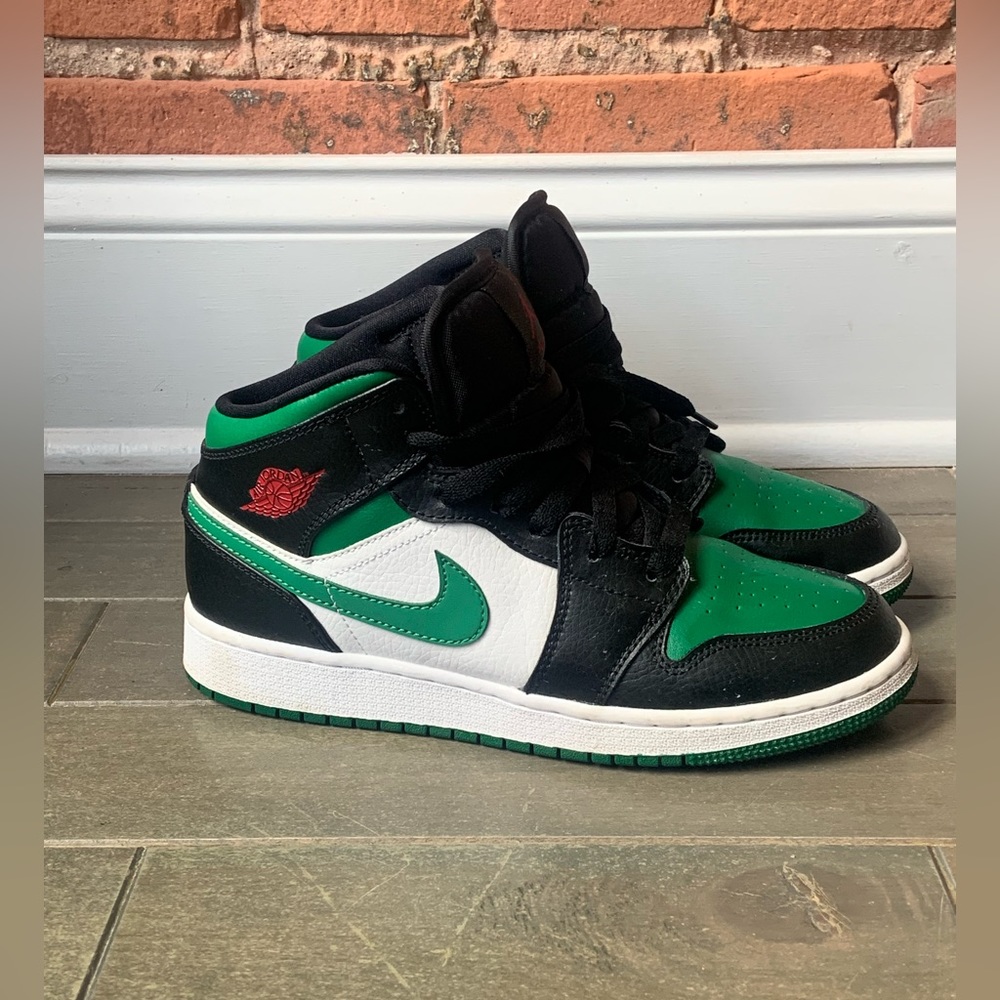 Jordan 1 mid green toe 5.5y